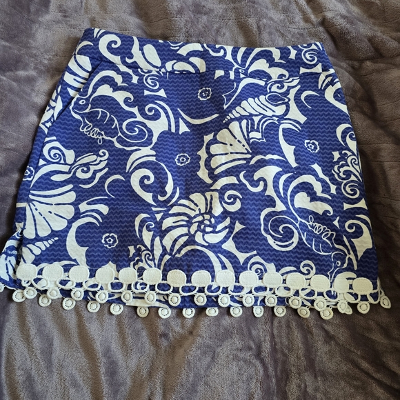Lilly Pulitzer Navy and White Patterned Mini Skirt. - Picture 1 of 5